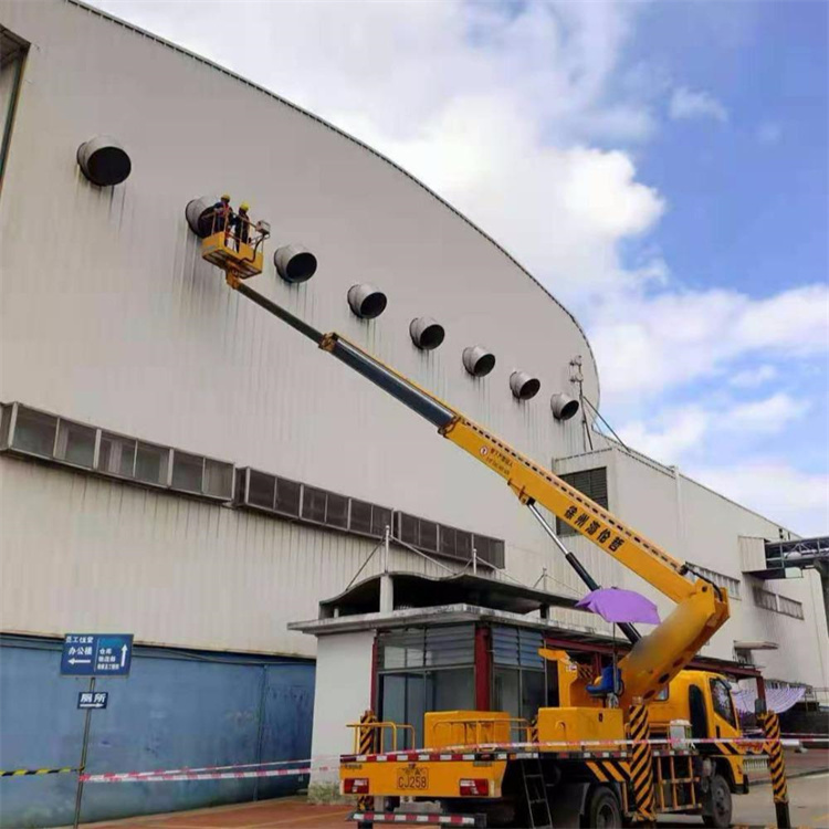 观山湖高空作业车出租服务：专业广告牌安装解决方案