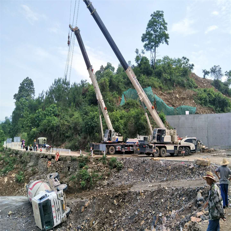 观山湖汽车掉沟里叫吊车救援要多少钱
